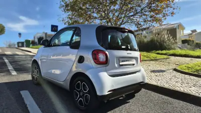 Smart Fortwo Cabrio 2018 - 12480 EUR, 70000 km - AUTO.MOTO.pt - 70000km - foto 13 de 17