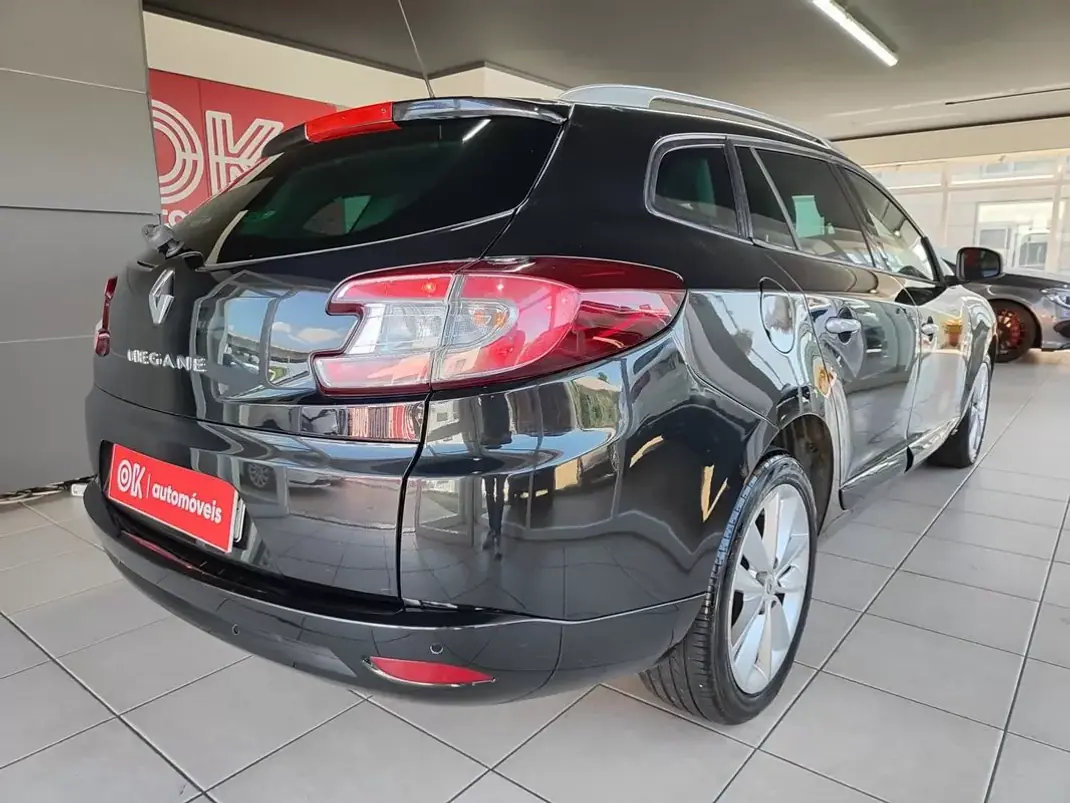 Renault Mégane Sport Tourer 2009 - 5450 EUR, 214000 km - AUTO.MOTO.pt - 214000km - foto 11 de 35
