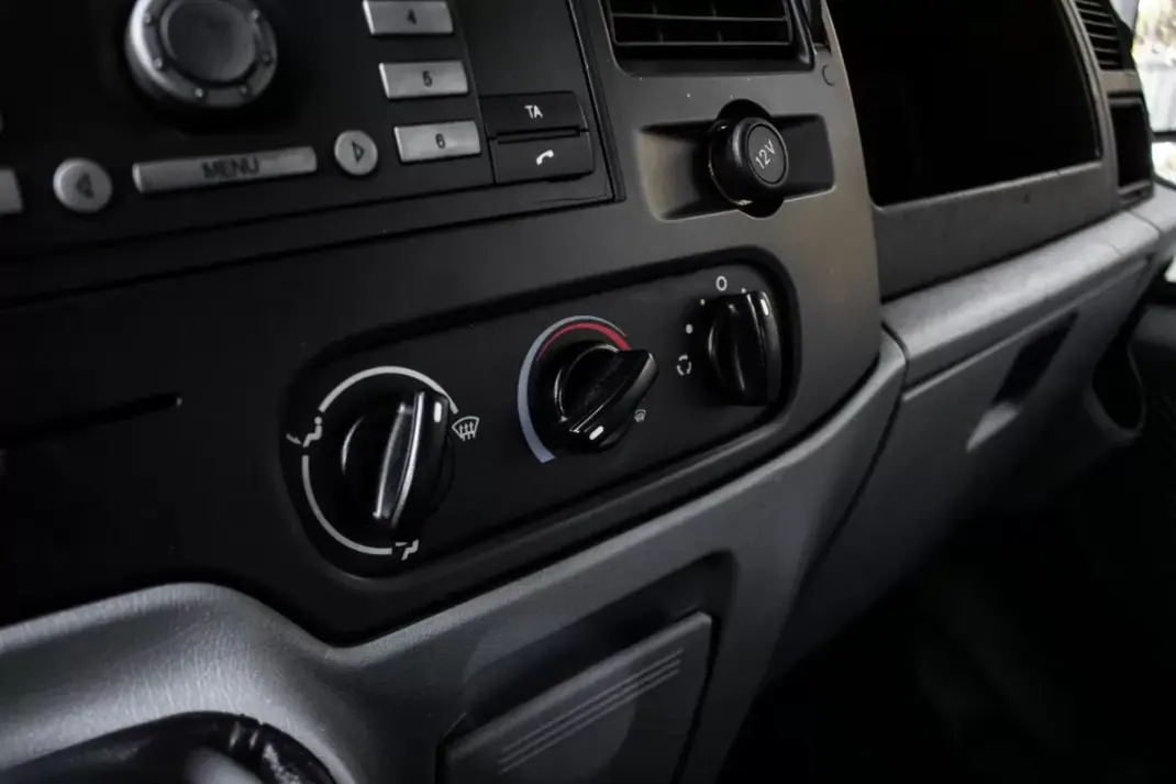 Ford Transit Custom L1 2.0 TDCI H1 2008 - 17900 EUR, 153460 km - AUTO.MOTO.pt - 153460km - foto 17 de 27