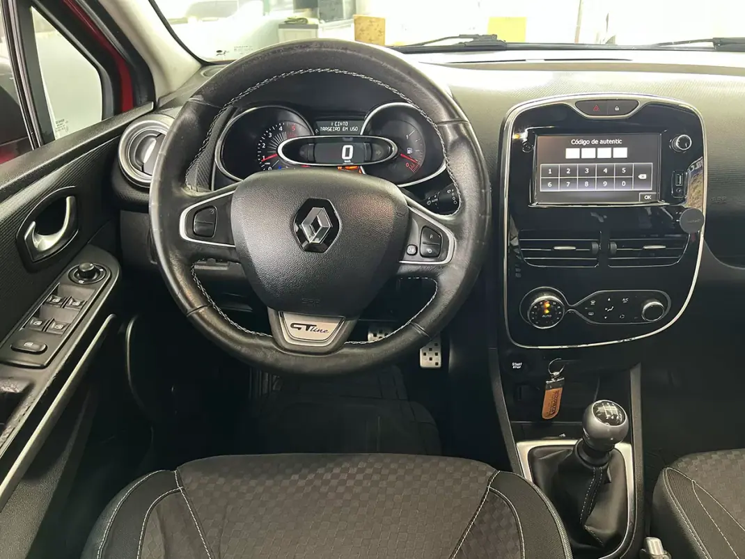 Renault Clio Sport Tourer 2016 - 9600 EUR, 169693 km - AUTO.MOTO.pt - 169693km - foto 8 de 23