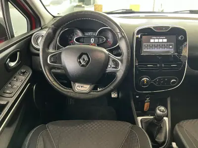 Renault Clio Sport Tourer 2016 - 9600 EUR, 169693 km - AUTO.MOTO.pt - 169693km - foto 8 de 23