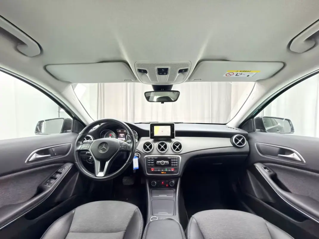 Mercedes-Benz GLA 200 2015 - 17000 EUR, 194000 km - AUTO.MOTO.pt - 194000km - foto 10 de 21