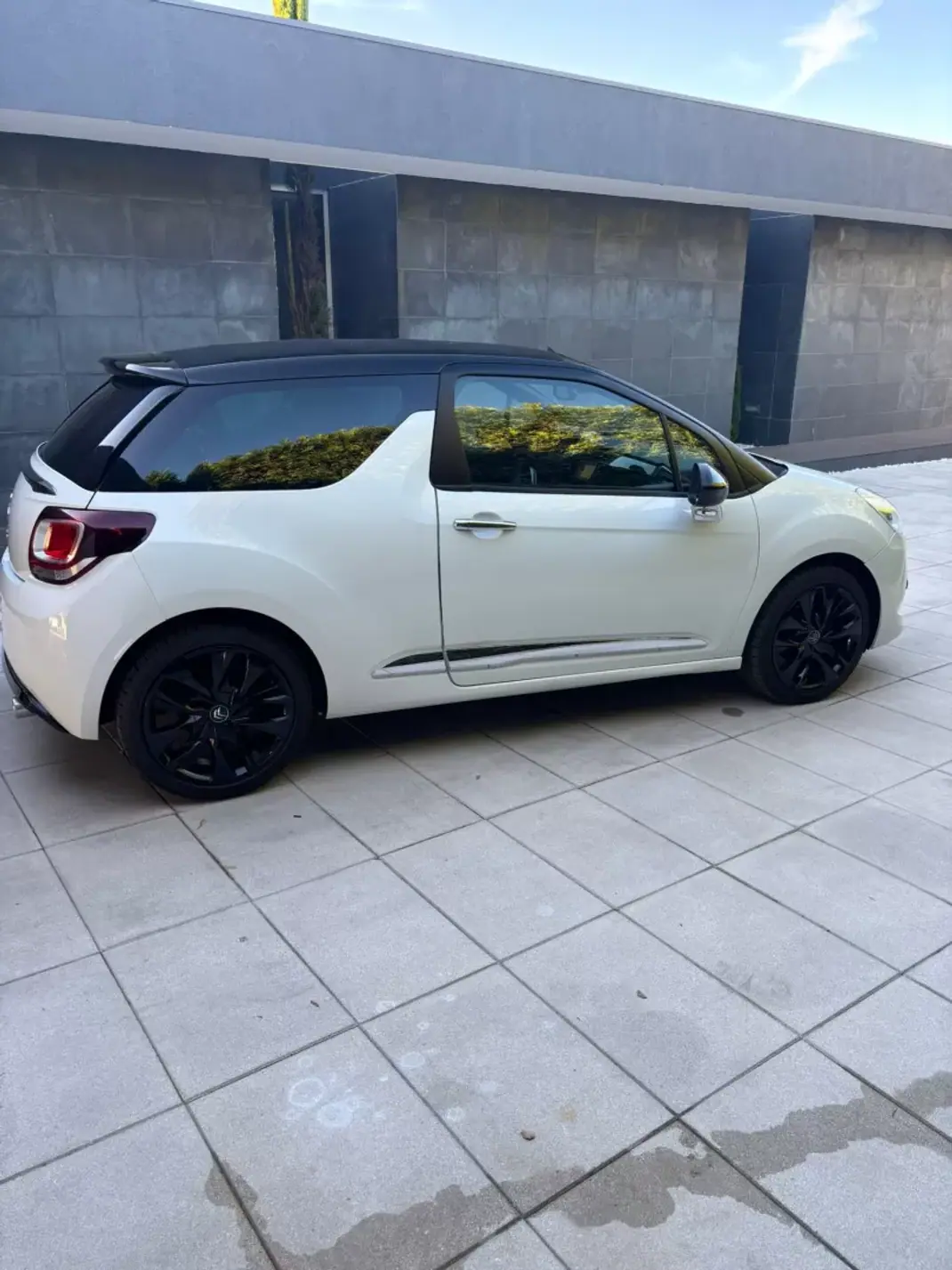 Citroën DS3 2013 - 10900 EUR, 135000 km - AUTO.MOTO.pt - 135000km - foto 8 de 31