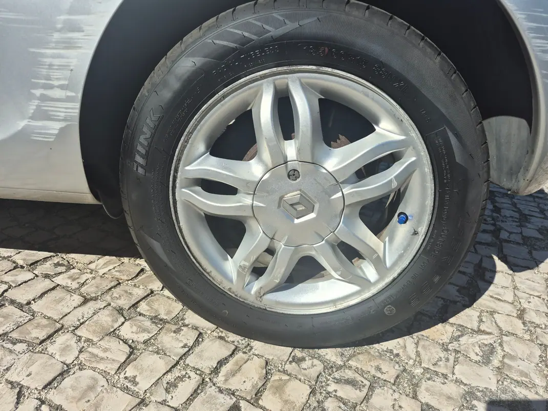 Renault Clio 2007 - 2800 EUR, 170539 km - 170539km - foto 7 de 14