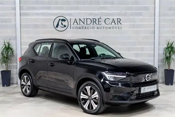 Volvo XC 40 2023 — foto 2 de 48