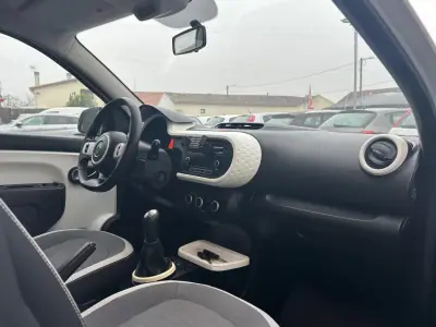 Renault Twingo 2018 - 10500 EUR, 113670 km - AUTO.MOTO.pt - 113670km - foto 18 de 18