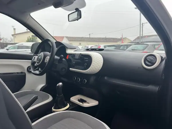 Renault Twingo 2018 - 10500 EUR, 113670 km - AUTO.MOTO.pt - 113670km - foto 18 de 18