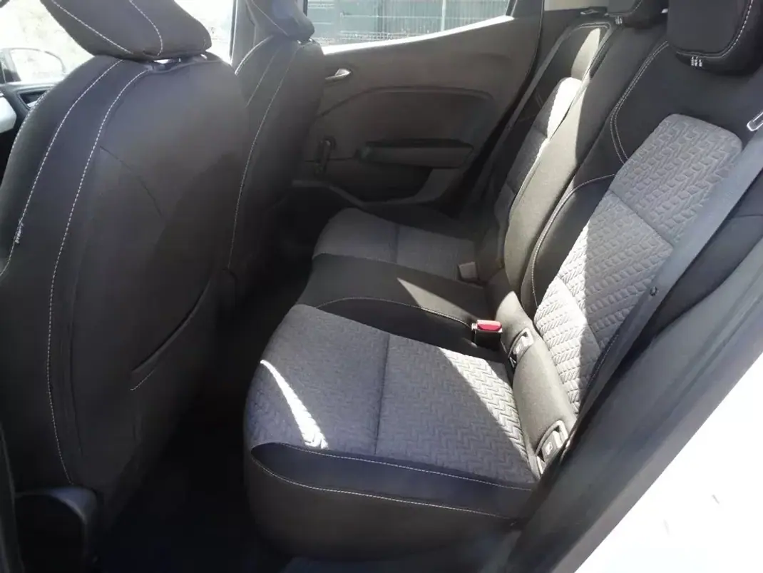 Renault Clio 2021 - 15200 EUR, 72469 km - 72469km - foto 15 de 24