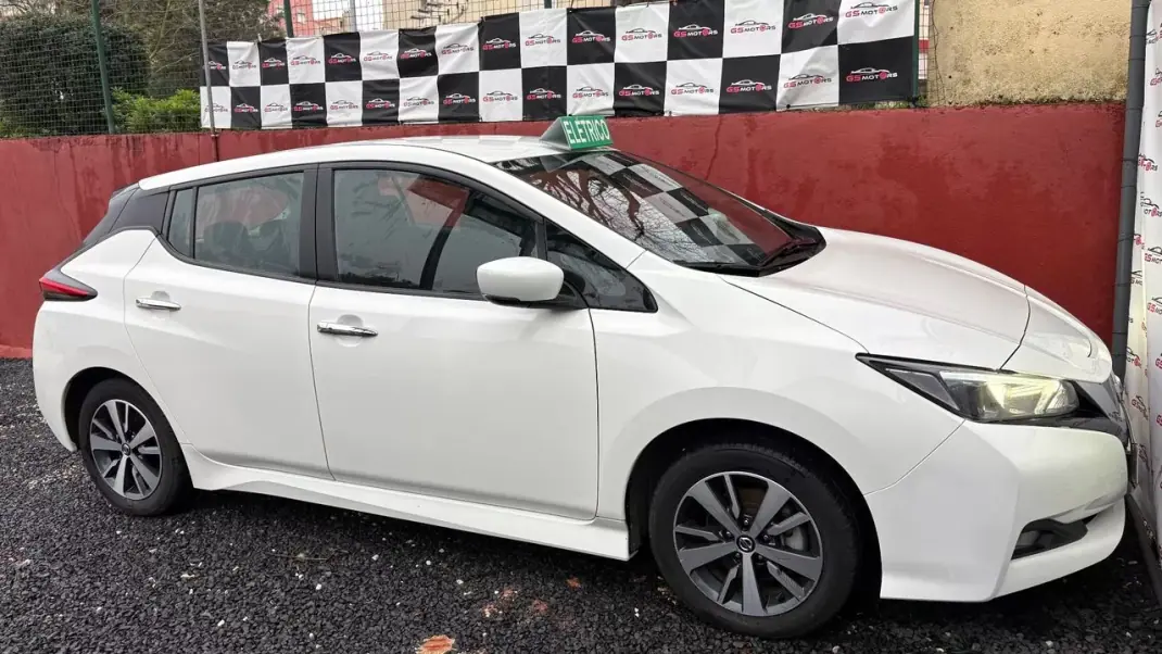 Nissan Leaf 2021 - 12900 EUR, 61600 km - AUTO.MOTO.pt - 61600km - foto 8 de 12