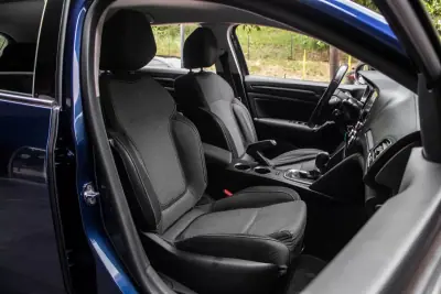 Renault Mégane Sport Tourer 2018 - 9990 EUR, 330112 km - AUTO.MOTO.pt - 330112km - foto 24 de 38