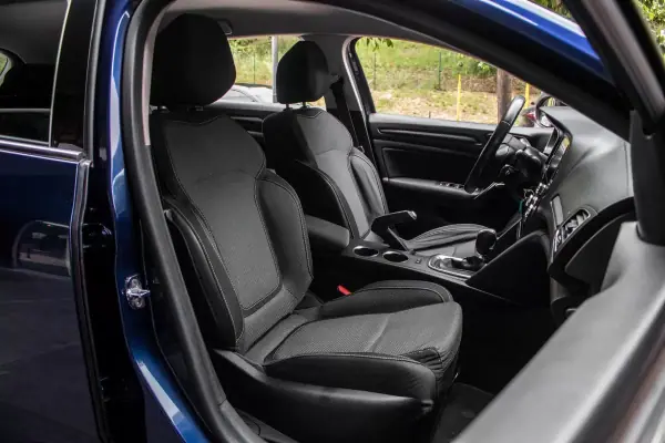 Renault Mégane Sport Tourer 2018 - 9990 EUR, 330112 km - AUTO.MOTO.pt - 330112km - foto 24 de 38
