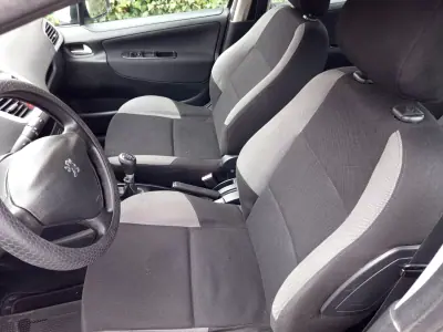 Peugeot 207 2007 - 5490 EUR, 183913 km - AUTO.MOTO.pt - 183913km - foto 7 de 10