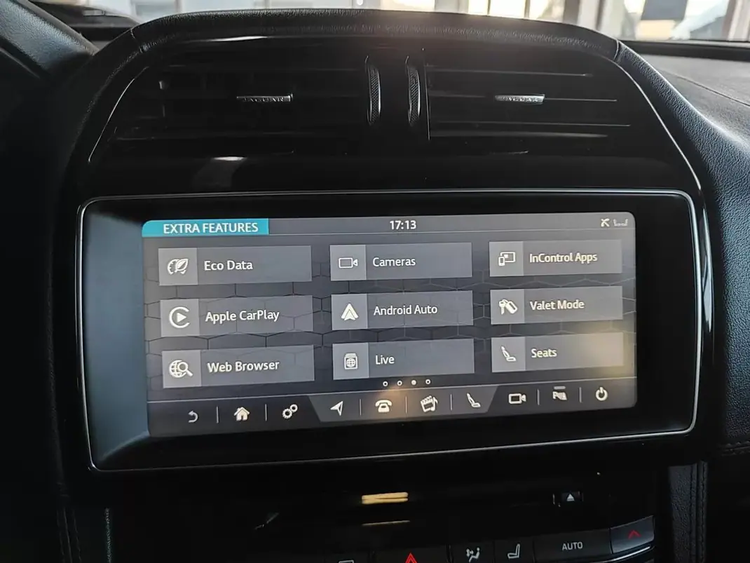 Jaguar F-Pace 2017 - 22500 EUR, 147000 km - AUTO.MOTO.pt - 147000km - foto 32 de 40