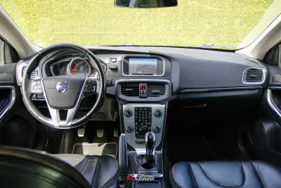 Volvo V40 2015 - 12900 EUR, 175000 km - AUTO.MOTO.pt - 175000km - foto 16 de 26