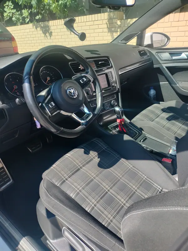 Volkswagen Golf 2013 - 14000 EUR, 212600 km - AUTO.MOTO.pt - 212600km - foto 6 de 9