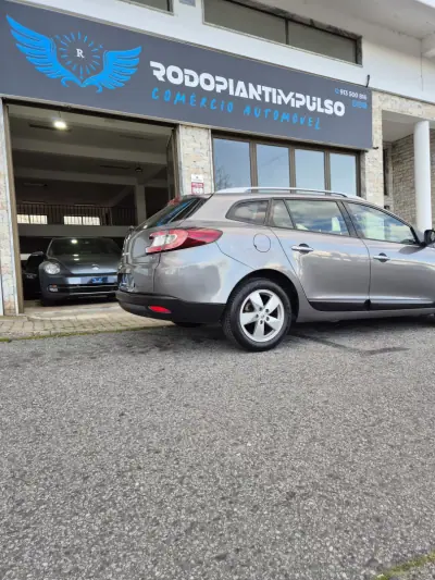 Renault Mégane 2010 - 9950 EUR, 148000 km - AUTO.MOTO.pt - 148000km - foto 5 de 26