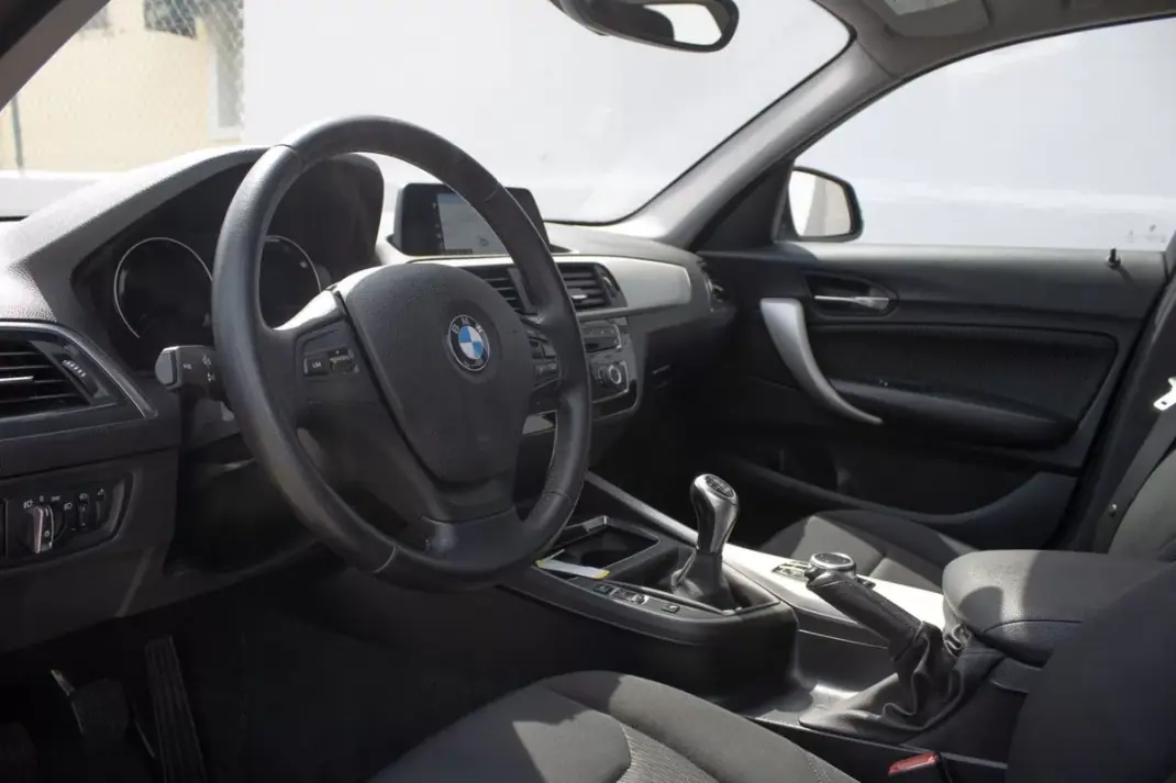 BMW 116 2018 - 16500 EUR, 113000 km - 113000km - foto 11 de 33
