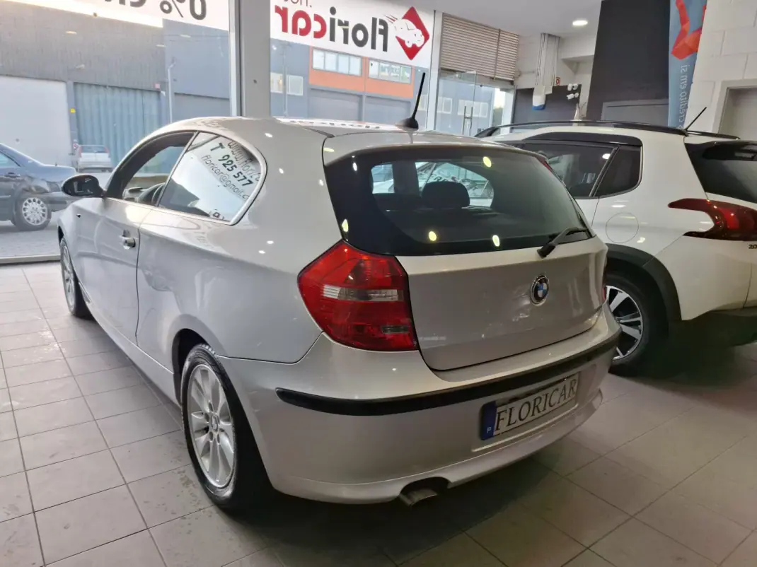 BMW 118 2009 - 7490 EUR, 269000 km - AUTO.MOTO.pt - 269000km - foto 5 de 9
