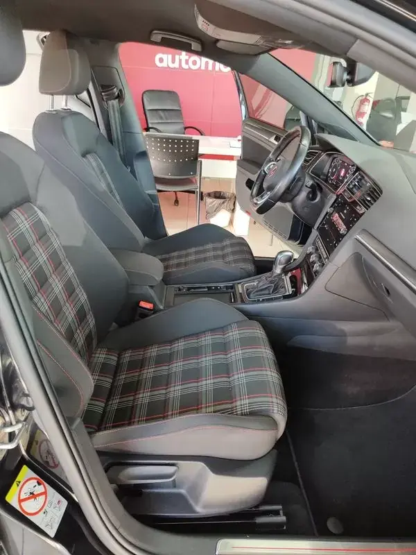 Volkswagen Golf 2018 - 26750 EUR, 99000 km - AUTO.MOTO.pt - 99000km - foto 19 de 39