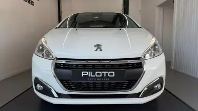 Peugeot 208 2016 - 9990 EUR, 105740 km - AUTO.MOTO.pt - 105740km - foto 3 de 23