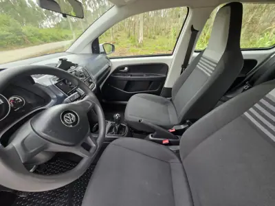 Volkswagen Up! 2016 - 7990 EUR, 152974 km - AUTO.MOTO.pt - 152974km - foto 32 de 71