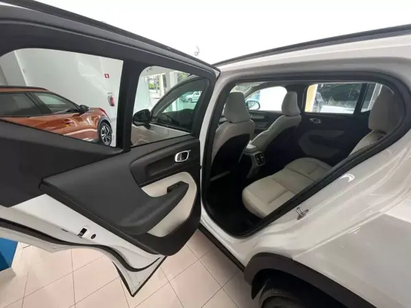 Volvo XC 40 2023 - 36900 EUR, 26000 km - AUTO.MOTO.pt - 26000km - foto 14 de 22