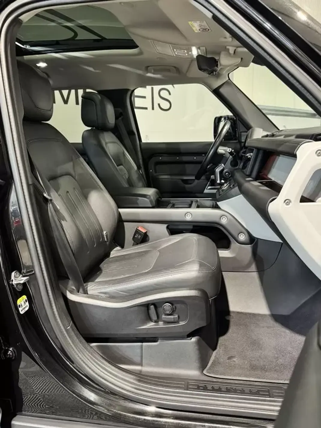Land Rover Defender 2020 - 89900 EUR, 121000 km - 121000km - foto 38 de 60