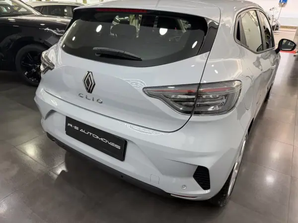 Renault Clio 2024 - 18000 EUR, 14000 km - AUTO.MOTO.pt - 14000km - foto 8 de 18