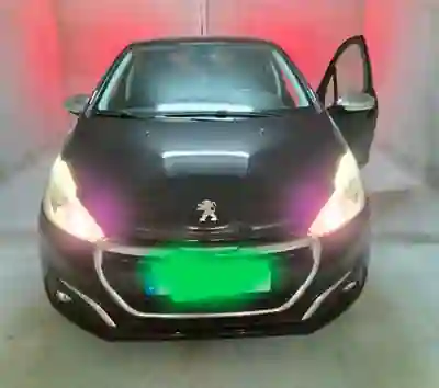 Peugeot 208 2017 - 8500 EUR, 99457 km - 99457km - foto 1 de 8