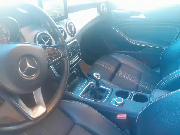 Mercedes-Benz CLA 200 2016 - 21800 EUR, 150000 km - AUTO.MOTO.pt - 150000km - foto 12 de 12