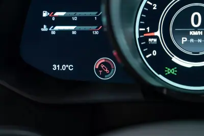 Aston Martin V8 Vantage Coupe 2019 - 144950 EUR, 31000 km - 31000km - foto 27 de 45