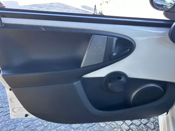 Toyota Aygo 2014 - 8900 EUR, 134000 km - AUTO.MOTO.pt - 134000km - foto 21 de 22