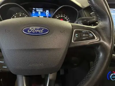 Ford Focus SW 2015 - 10750 EUR, 153000 km - AUTO.MOTO.pt - 153000km - foto 21 de 35