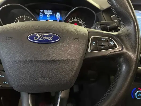 Ford Focus SW 2015 - 10750 EUR, 153000 km - AUTO.MOTO.pt - 153000km - foto 21 de 35