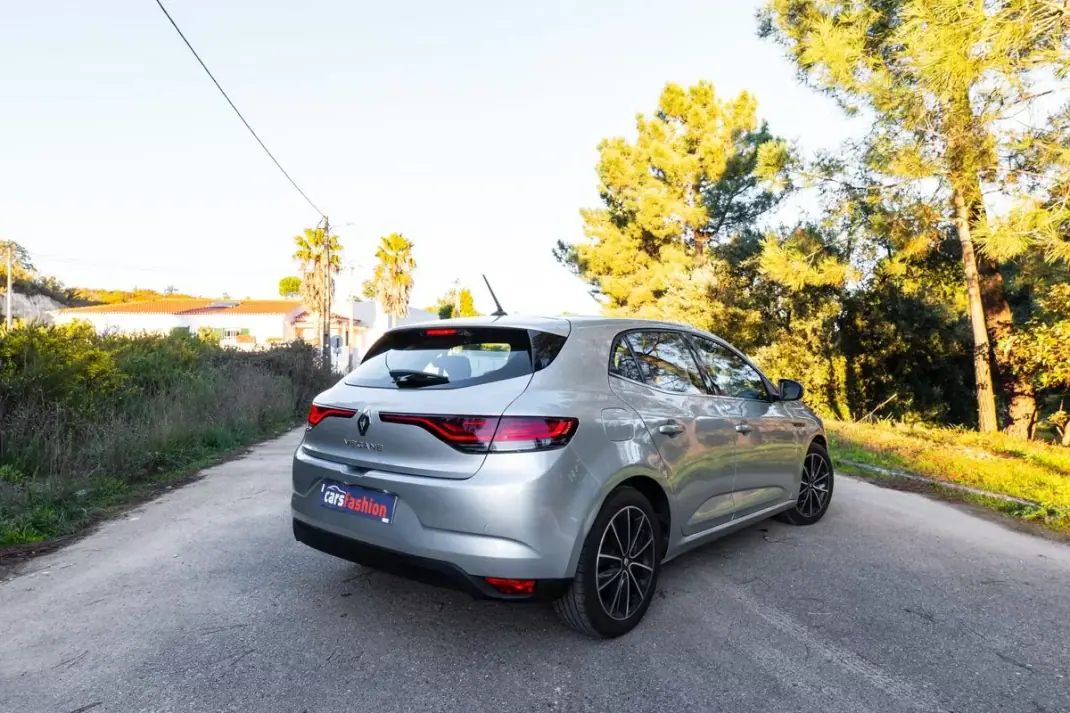 Renault Mégane 2021 - 18600 EUR, 109996 km - 109996km - foto 28 de 31