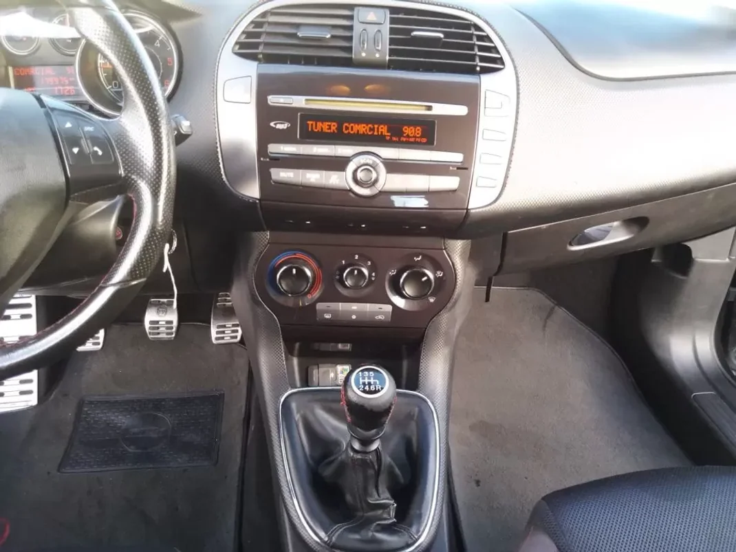 Fiat Bravo 2010 - 7450 EUR, 179975 km - AUTO.MOTO.pt - 179975km - foto 14 de 18