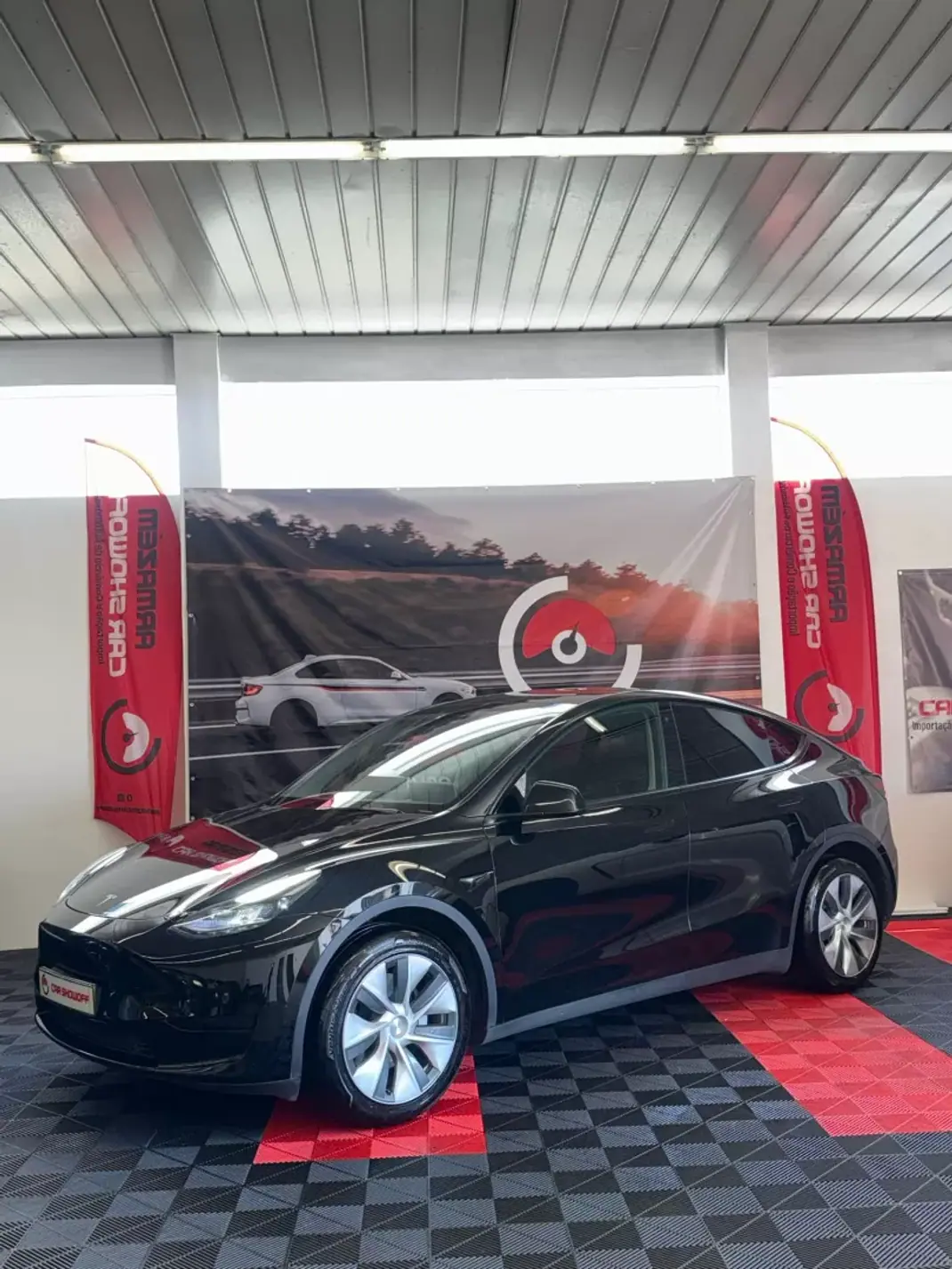 Tesla Model Y 2023 - 32900 EUR, 160000 km - 160000km - foto 3 de 9