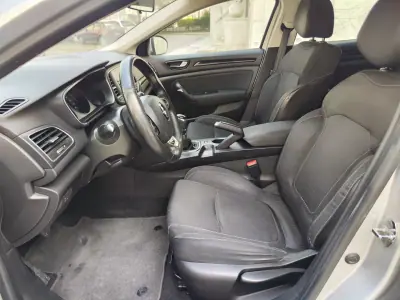 Renault Mégane 2016 - 8780 EUR, 252000 km - AUTO.MOTO.pt - 252000km - foto 12 de 36