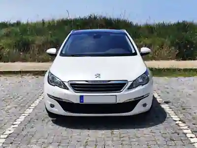 Peugeot 308 2015 - 8900 EUR, 214618 km - AUTO.MOTO.pt - 214618km - foto 2 de 14