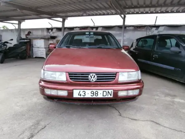 Volkswagen Passat 1994 - 2250 EUR, 333645 km - AUTO.MOTO.pt - 333645km - foto 2 de 13