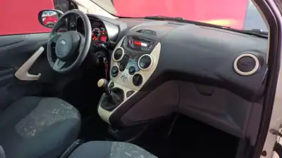Ford KA 2015 - 7500 EUR, 111953 km - AUTO.MOTO.pt - 111953km - foto 36 de 46