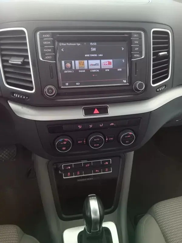 Volkswagen Sharan 2018 - 23750 EUR, 134000 km - AUTO.MOTO.pt - 134000km - foto 15 de 18