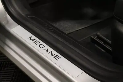 Renault Mégane Sport Tourer 2020 - 16790 EUR, 137000 km - AUTO.MOTO.pt - 137000km - foto 25 de 37