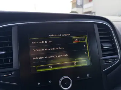 Renault Mégane Sport Tourer 2016 - 13990 EUR, 163000 km - AUTO.MOTO.pt - 163000km - foto 38 de 47