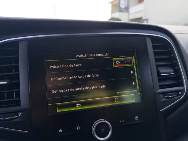 Renault Mégane Sport Tourer 2016 - 13990 EUR, 163000 km - AUTO.MOTO.pt - 163000km - foto 38 de 47