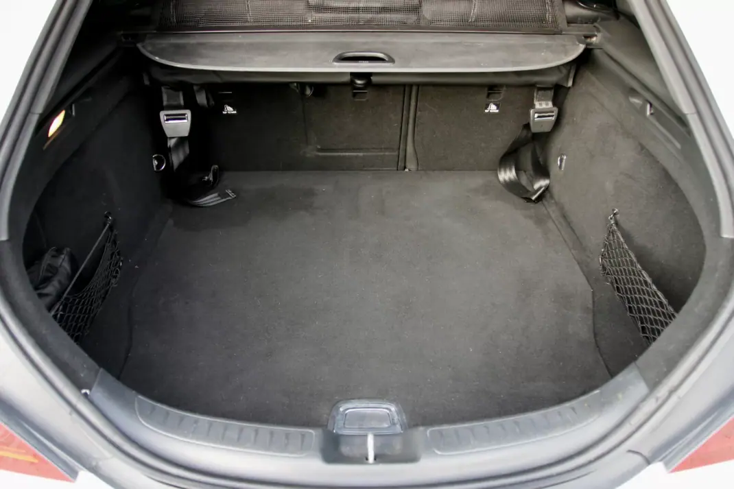 Mercedes-Benz CLA 200 2016 - 23500 EUR, 157000 km - AUTO.MOTO.pt - 157000km - foto 13 de 43