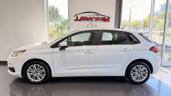 Citroën C4 2017 — photo 3 of 27
