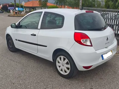 Renault Clio 2010 - 4000 EUR, 252000 km - AUTO.MOTO.pt - 252000km - foto 6 de 14