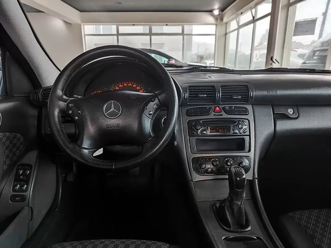 Mercedes-Benz C 220 2000 - 5750 EUR, 372700 km - AUTO.MOTO.pt - 372700km - foto 42 de 60