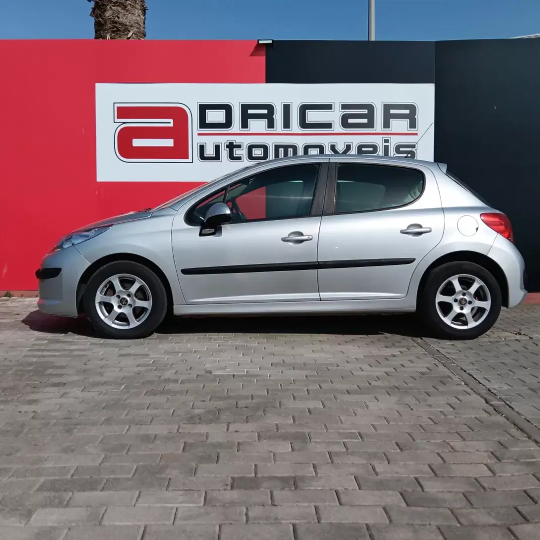 Peugeot 207 2007 - 5500 EUR, 181334 km - AUTO.MOTO.pt - 181334km - foto 4 de 15